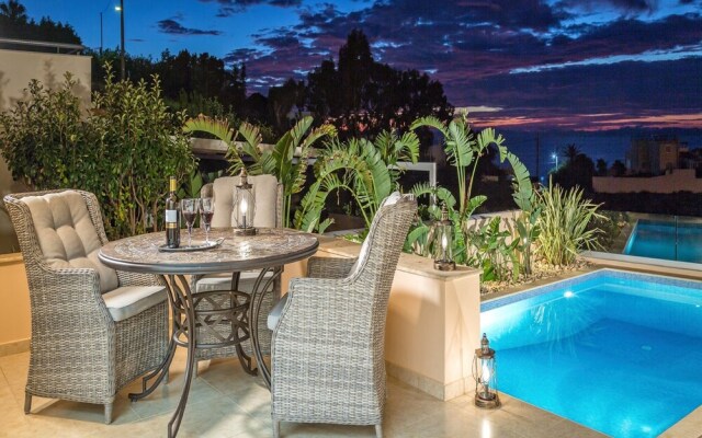 Luxurious Villa Solaris Next To The Beach