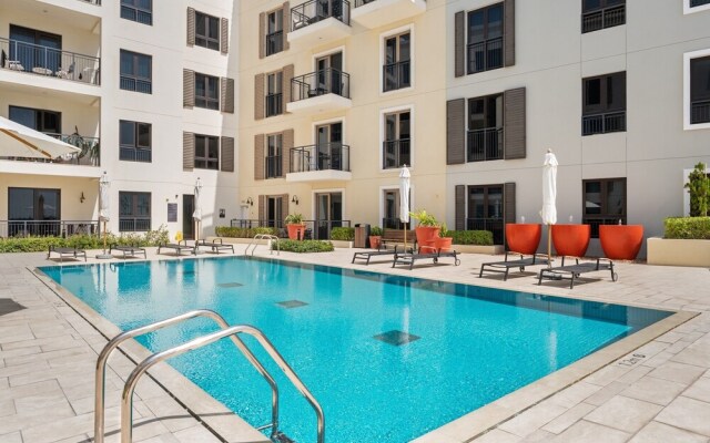 La Mer La Cote Bldg 2bdrms and Pool