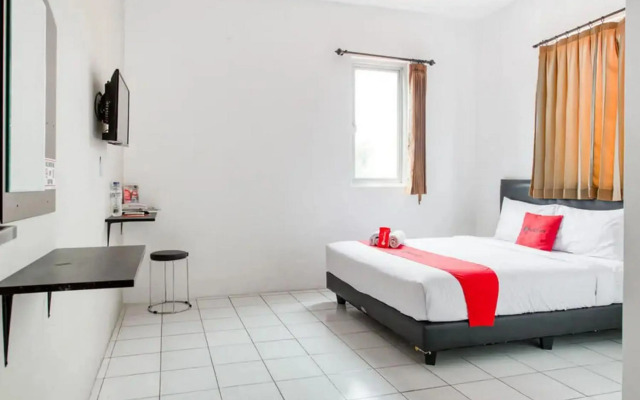 RedDoorz Plus near Galaxy Mall