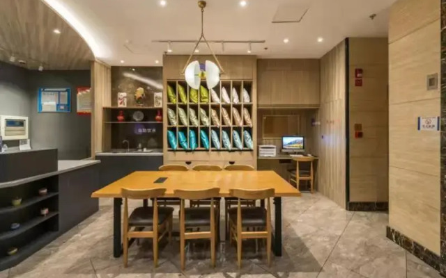 Hanting Hotel  Haining Haichang Road Railway Stati
