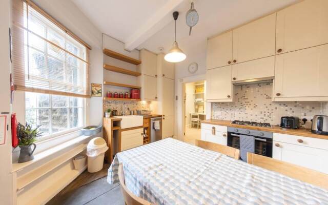 Beautiful 1 Bed Flat in Vibrant Stockbridge