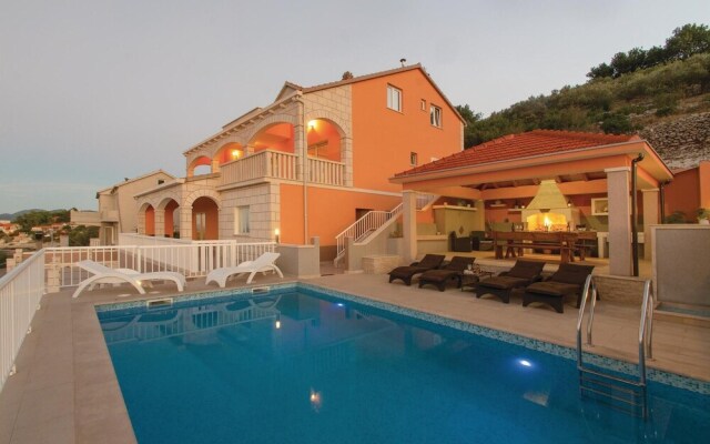 Beautiful Home in Blato With Wifi and 5 Bedrooms
