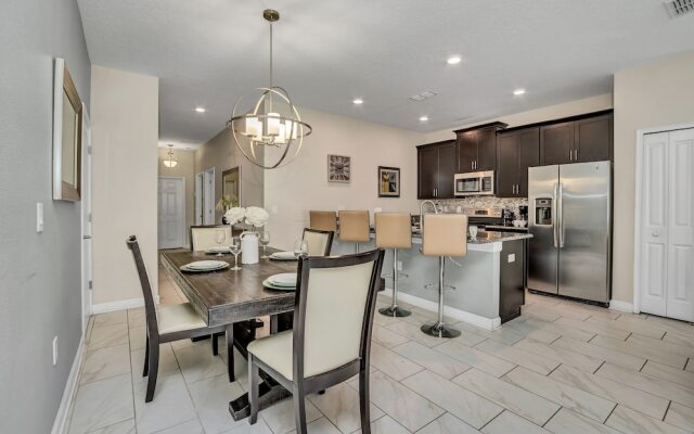 Pool Townhome 5mi to Disney Free Waterpark!