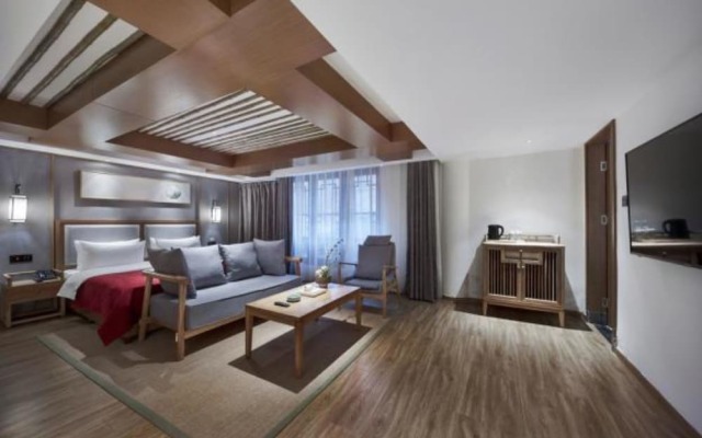 Qianna Bianyuan Hotel