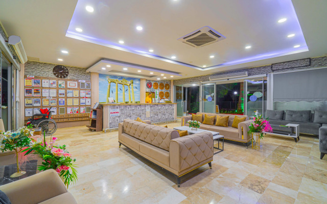 Sayanora Hotel & Park