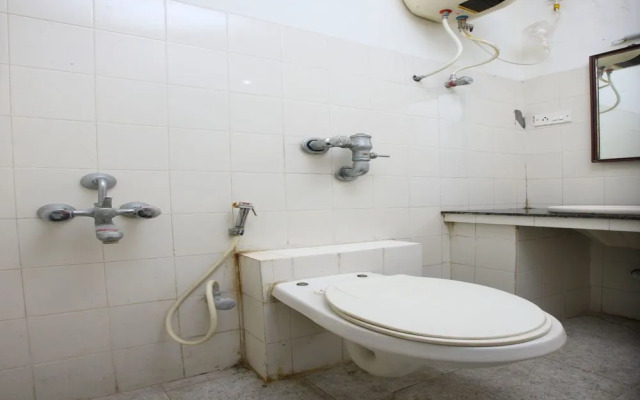 OYO Home 10497 Compact 2BHK Pondy White Town