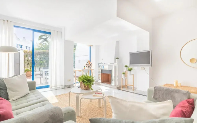 Marbella Pool House Gf55on sea Shore