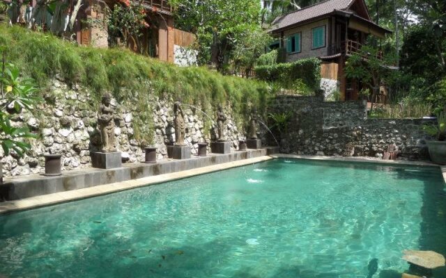 瓦纳普拉斯塔别墅(Wanaprasta Villa)