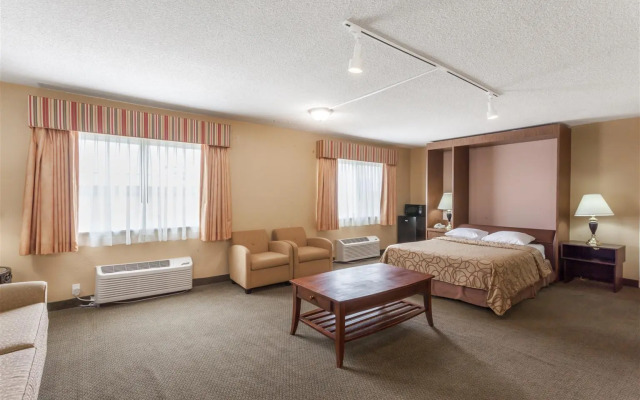 Super 8 by Wyndham Oceanside Marty's Valley Inn