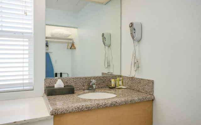 Pacifica Beach Hotel