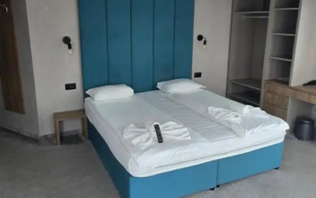 White House Family Hotel