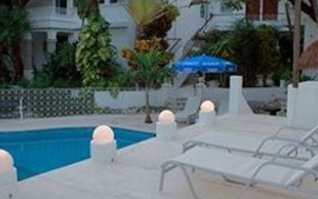 Tropical Casa Blanca Youth and Chic Hotel