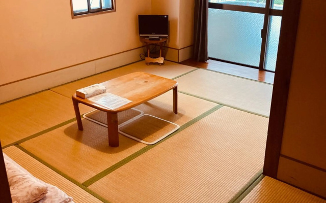 Hostel Hakuseiso – Guest Rooms – Naha