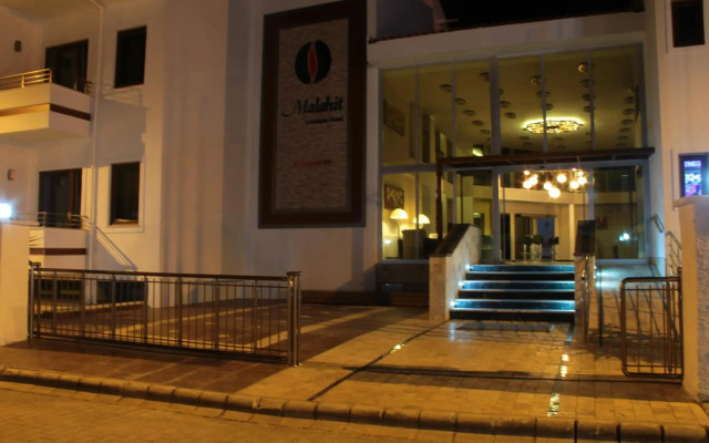 Malahit Exclusive City Hotel