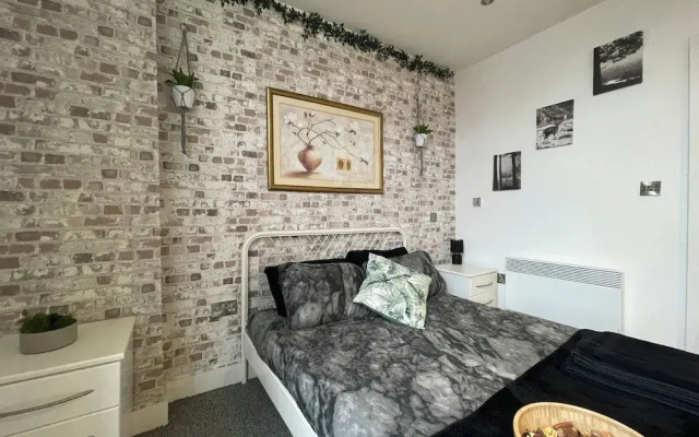 Stylish City Center 2 BR Retreat