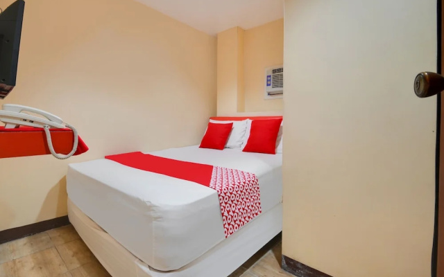 OYO 912 Fb Suites