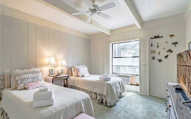 Lego House - Three Bedroom Cabin