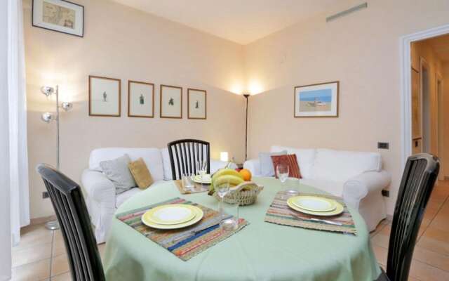 Unique Grand Trevi Fountain Apartment