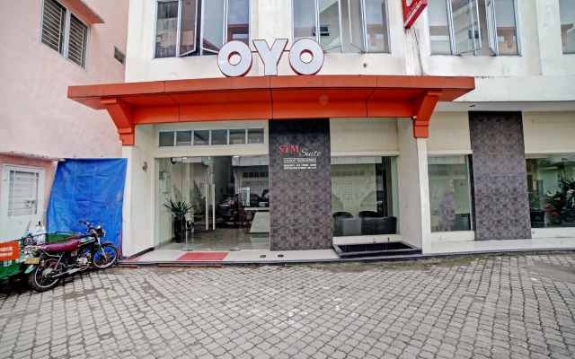 OYO 3051 Stm Suite Near Amplas Bus Terminal