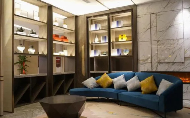 Auto City Ruili Hotel