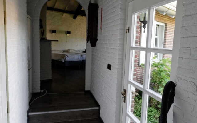Room-room to Rent With own Entrance, liv