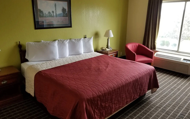 Travelodge by Wyndham Lansing IL