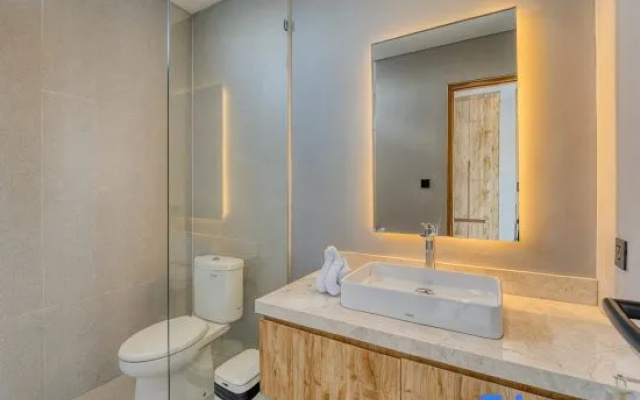 Enzio A4 Elegant 2BR Villa in Vibrant Pererenan  - A Luxury Private Villa By Balinest Villas – Bathroom – Tumbak Bayuh