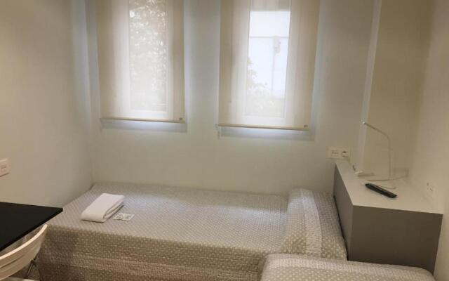 Pensión Albergue Puente Ribeira - Hostel
