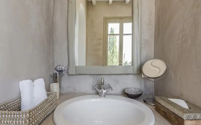 Traditional Villa With Swimming Pool