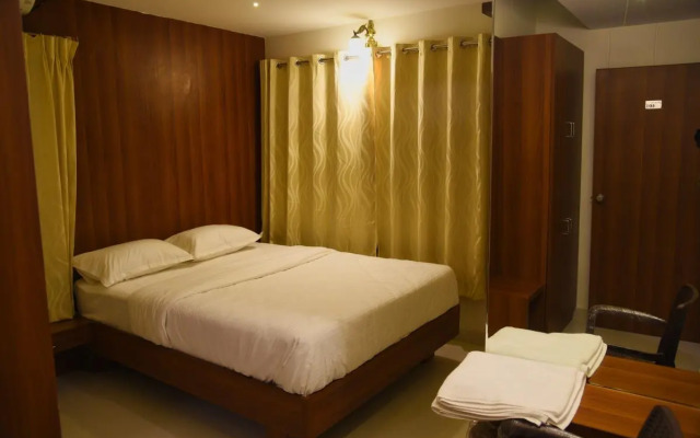 OYO 11960 Hotel Le Citi Inn