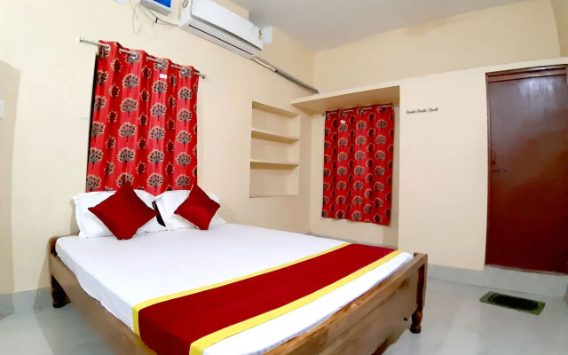 Goroomgo Maa Ugratara Lodge Puri