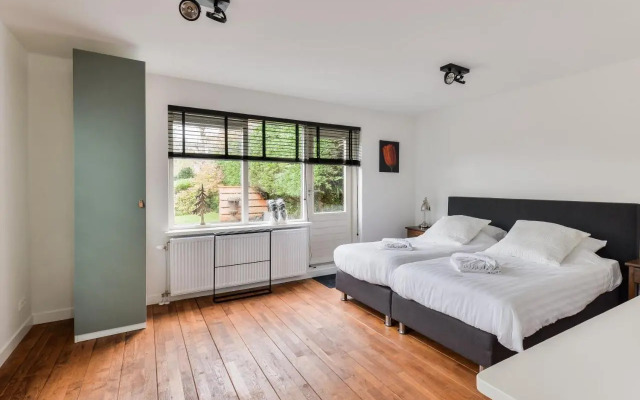 Luxury Garden View Apartment