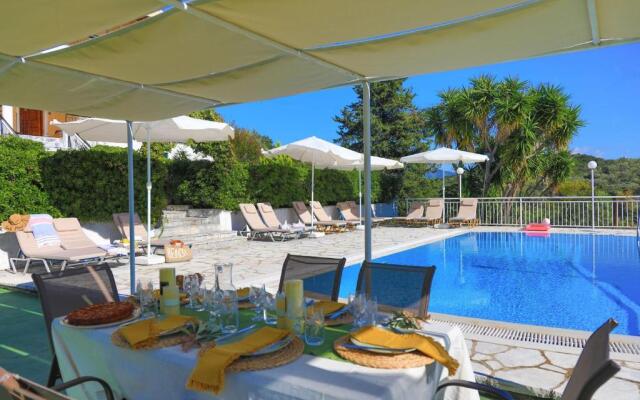 Cochelli Lower Pool Walk to beach WiFi AC