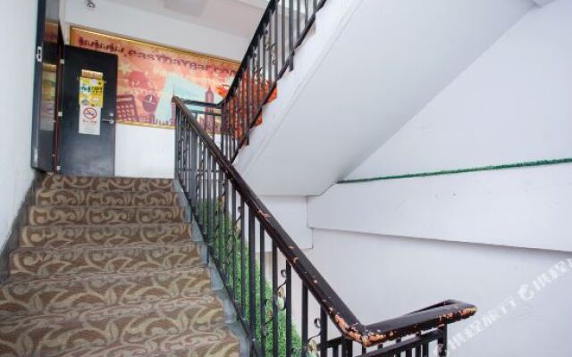 Lihao Youth Hotel (Caohejing Development Zone Subway Station)