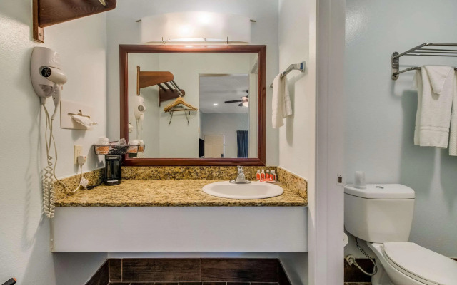 Econo Lodge Inn & Suites Fulton - Rockport