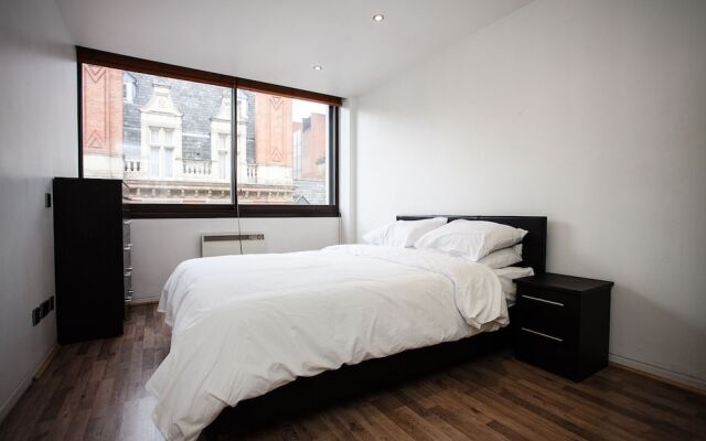 2 Bedroom Apartment Overlooking Oxford Street