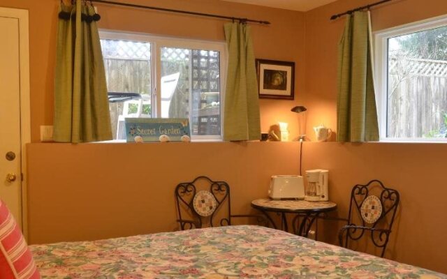 At Nautica Tigh Bed & Breakfast
