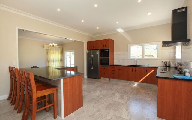 Luxury 5 Brm Oasis in Temple View