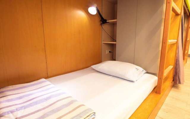 On My Way Taipei Youth Hostel