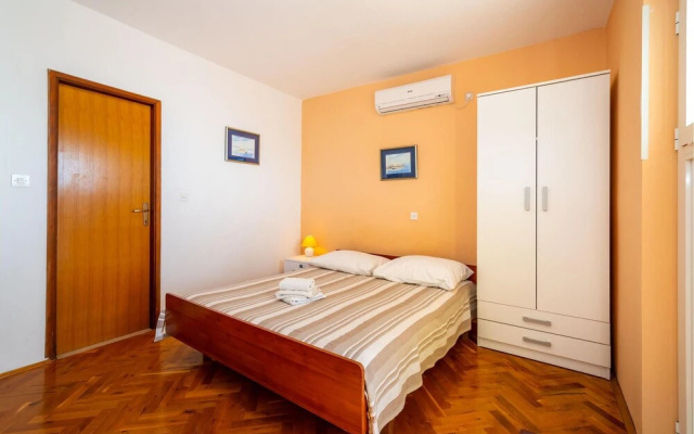 Nice Apartment in Maslenica With Wifi