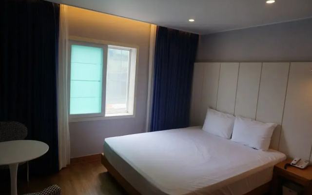 Lang Sam Hotel