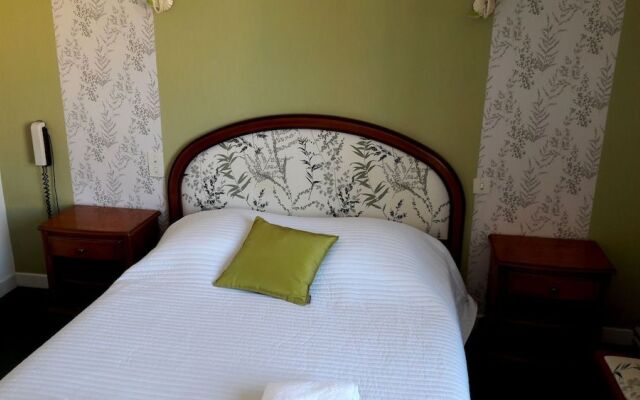 Logis Hotel Au Puits Enchante