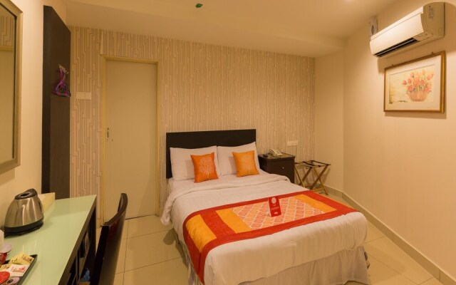 OYO 175 Lotus Hotel
