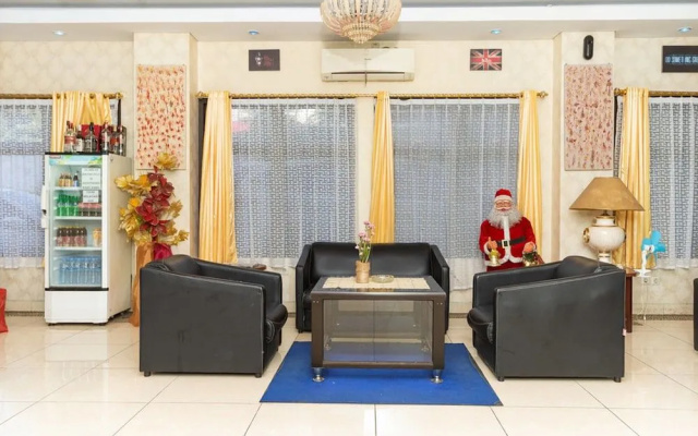 RedDoorz Plus @ Jalan Pumorow Manado – Lobby – Manado