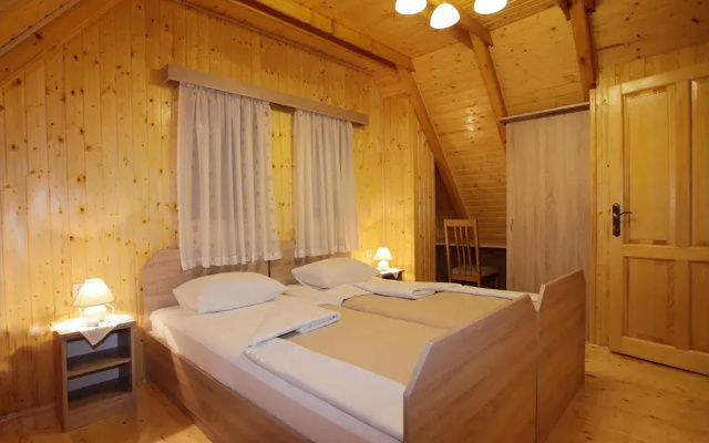 Amazing Home in Breze with Hot Tub & 4 Bedrooms
