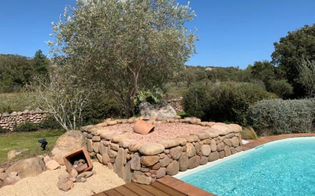 Villa pleine de charme avec piscine proches des plages