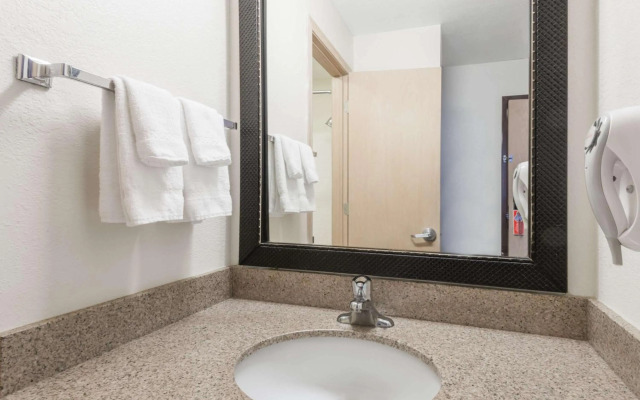 Comfort Inn & Suites Memphis East