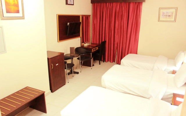 Montreal Naif Hotel