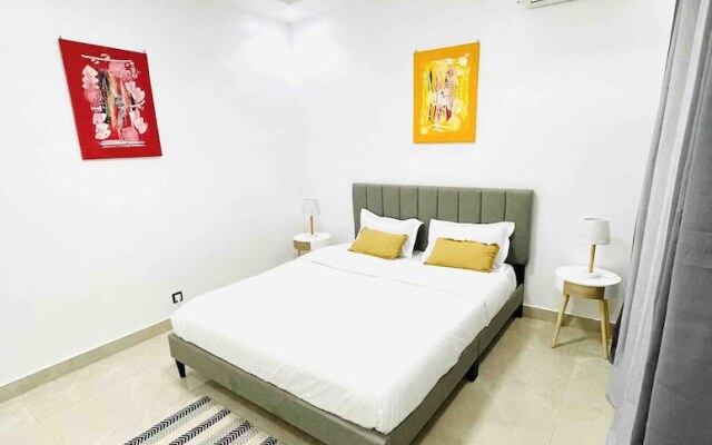 Room in Apartment - Large Bedroom With Small Work Area