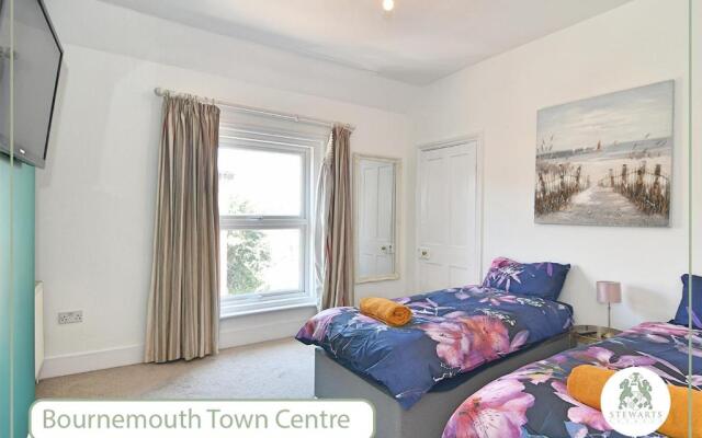 Town Centre House for 6 Guests